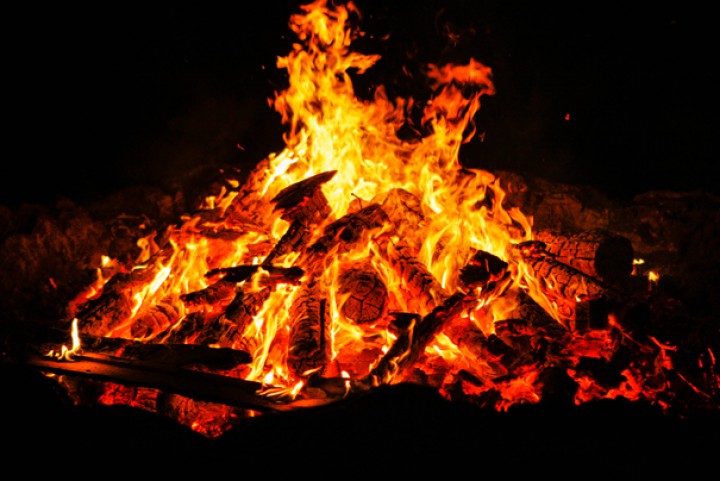 Lagerfeuerabend am Lagerfeuerabend am Outdoorspielgelände