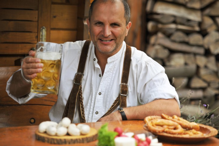 ZUM HEURIGEN - Livemusik ZUM HEURIGEN - Livemusik